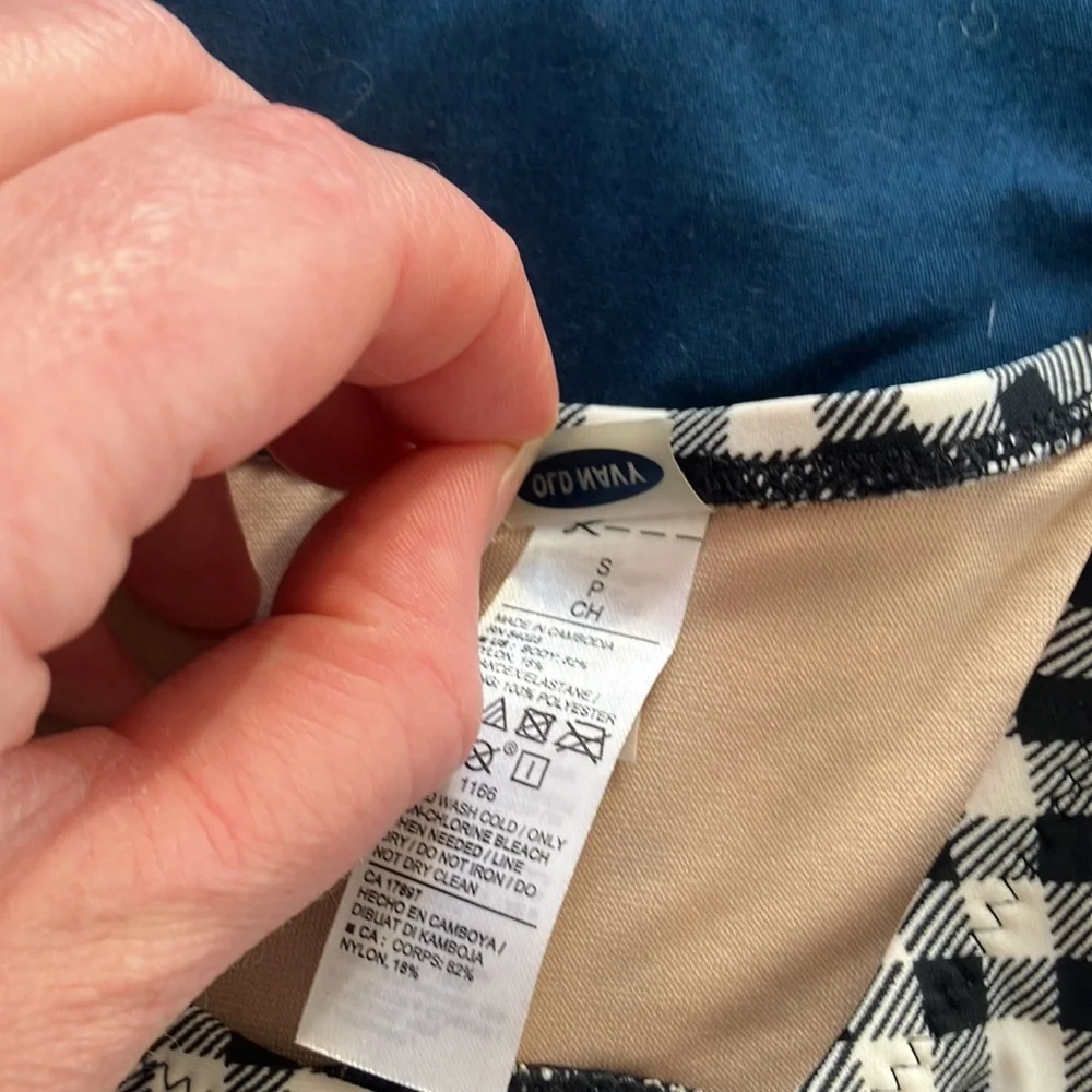 🎉 3/$15 Old Navy Swimsuit Top Small - Picture 2 of 3